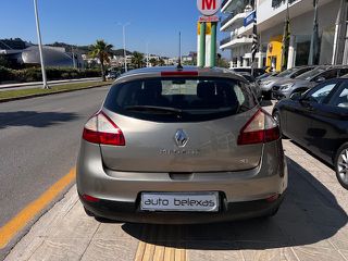 Renault Megane 2011-thumb-3