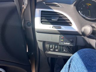 Renault Megane 2011-thumb-8