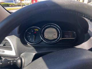 Renault Megane 2011-thumb-10