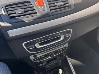 Renault Megane 2011-thumb-13