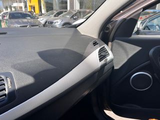 Renault Megane 2011-thumb-15