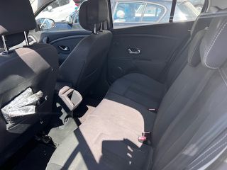 Renault Megane 2011-thumb-16