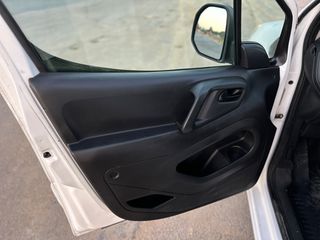 Peugeot Partner 2012-thumb-17