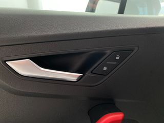 Audi Q2 2017 1.4 TFSI 150hp S tronic  | Panorama | Red Design Interior |-thumb-42