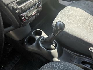 Toyota Yaris 2005-thumb-13