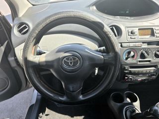 Toyota Yaris 2005-thumb-11