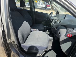 Toyota Yaris 2005-thumb-8