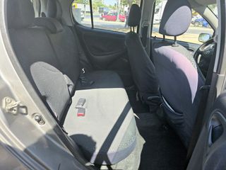 Toyota Yaris 2005-thumb-9