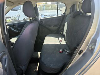 Toyota Yaris 2005-thumb-10