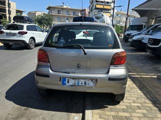 Toyota Yaris 2005-thumb-3