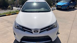 Toyota Auris 2015-thumb-1