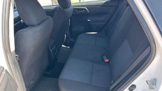 Toyota Auris 2015-thumb-4