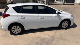 Toyota Auris 2015-thumb-16