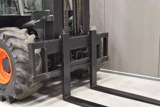 Ausa 2008 C400 HX4-thumb-4