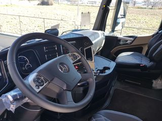 Mercedes-Benz 2019 1951 euro 6-thumb-19
