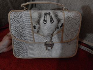 Τσάντα και πορτοφόλι από δέρμα φιδιού