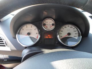 Peugeot 207 2010-thumb-8