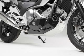 SW-MOTECH προστατευτική ποδιά αλουμινίου για Honda NC700 / NC750 με DCT Μαύρο – Ασημί