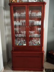 Κρυσταλιερα βιτρίνα δίνεται λόγο μετακομίσης