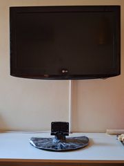 ΤΗΛΕΟΡΑΣΗ LG 32’’ και ΒΑΣΗ ΤΟΙΧΟΥ