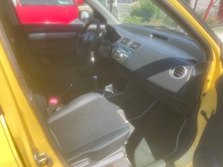 Suzuki Swift 2006-thumb-10