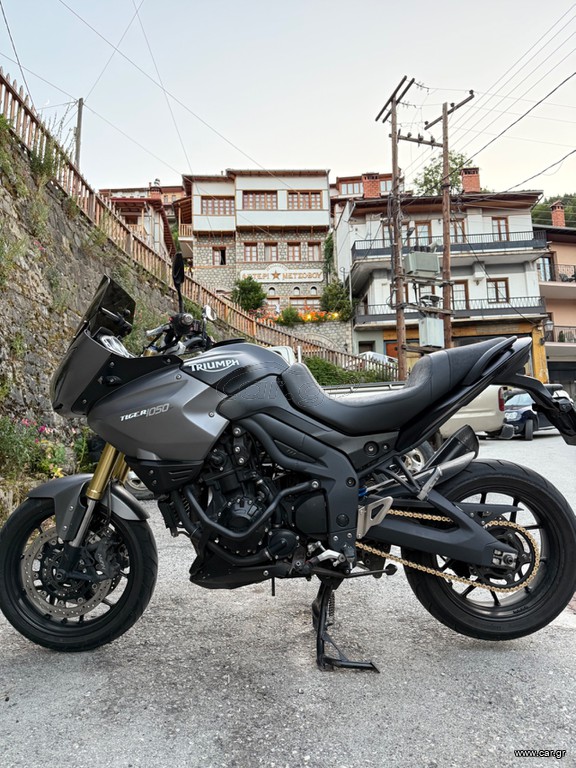 Triumph Tiger 1050 SE 2012