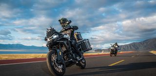 CFmoto 700 MT 2026 ΔΩΡΟ ΤΡΙΒΑΛΙΤΣΟ