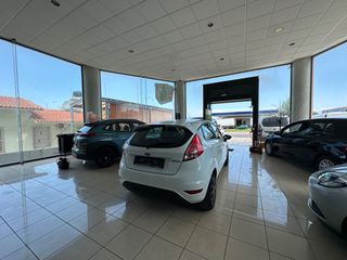 Ford Fiesta 2014-thumb-6
