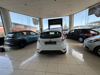 Ford Fiesta 2014-thumb-7