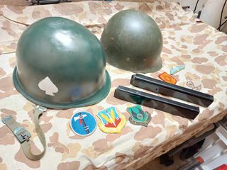 ΣΥΛΛΕΚΤΙΚΑ 2ου ΠΑΓΚ. ΠΟΛΕΜΟΥ: ΚΡΑΝΟΣ Μ1 HELMET USA 1943 (ΕΞΩΤ.-ΕΣΩΤ.)- 2 MAGAZINES (γεμ/ρες): STEN SMG 9mm & M3 GREASE GUN .45- 6 ΡΑΦΤΑ ΣΗΜΑΤΑ ΣΤΟΛΗΣ (PATCHES) USA- (υπαρχουν και αλλα military ειδη)