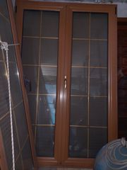 Μπαλκονόπορτες αλουμινίου έγχρωμες,με παντζούρια, ανοιγώμενες- ανακληνώμενες.