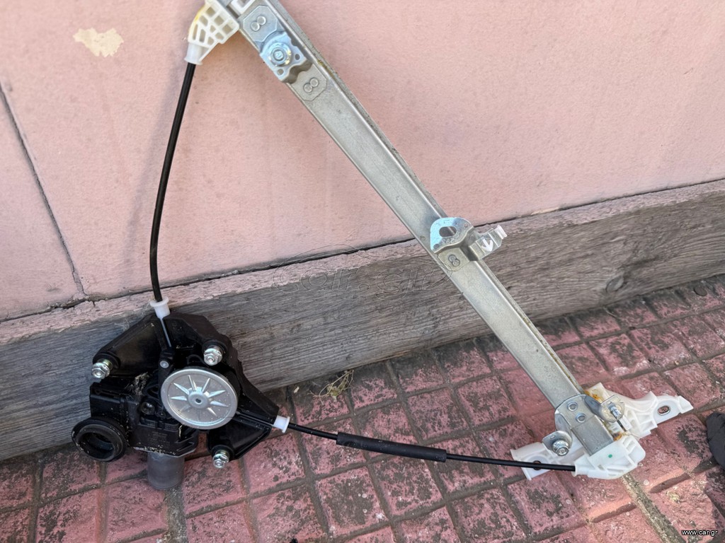 Γρύλλος πισινος Yaris cross