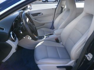 Mercedes-Benz CLA 180 2017-thumb-7