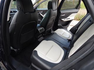 Jaguar F-Pace 2017 R-SPORT-thumb-15