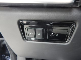 Jaguar F-Pace 2017 R-SPORT-thumb-18