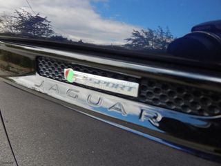 Jaguar F-Pace 2017 R-SPORT-thumb-21