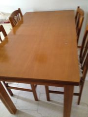 πωλείται τραπεζαρία με 6 καρέκλες