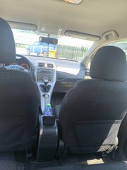 Toyota Auris 2010-thumb-4