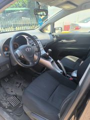 Toyota Auris 2010-thumb-5