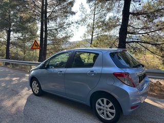 Toyota Yaris 2012-thumb-6