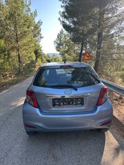 Toyota Yaris 2012-thumb-10