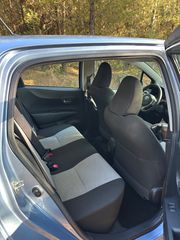 Toyota Yaris 2012-thumb-11