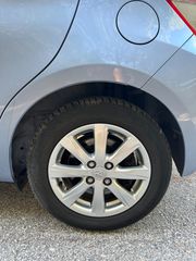 Toyota Yaris 2012-thumb-17