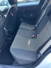 Toyota Yaris 2012-thumb-16