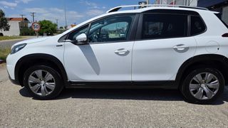 Peugeot 2008 2019 Signature-thumb-1