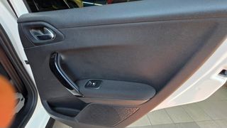 Peugeot 2008 2019 Signature-thumb-3