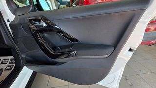 Peugeot 2008 2019 Signature-thumb-4