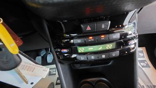 Peugeot 2008 2019 Signature-thumb-5