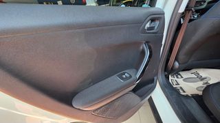 Peugeot 2008 2019 Signature-thumb-9