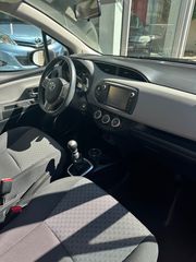 Toyota Yaris 2015-thumb-15